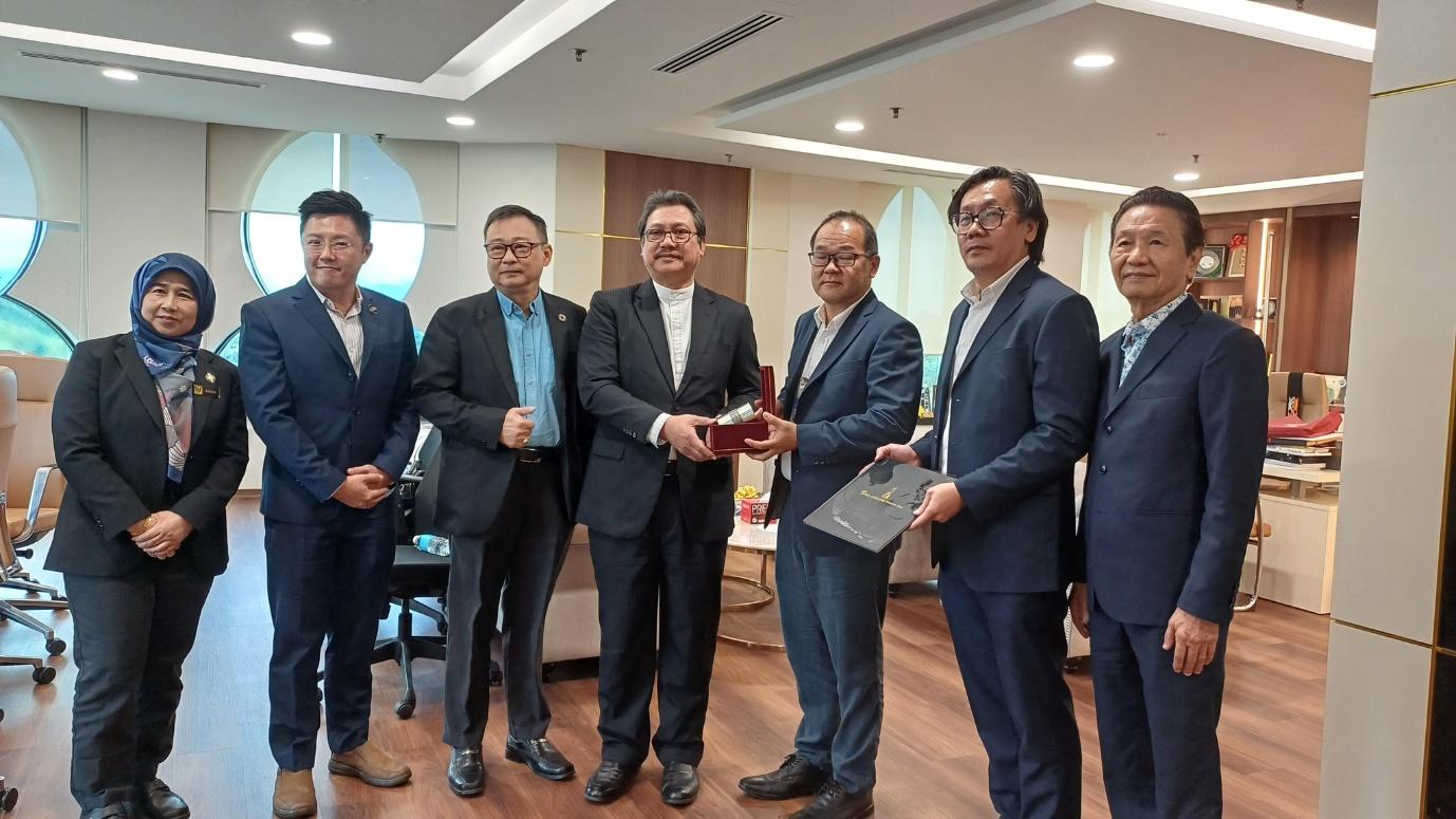 Sheda R W Courtesy Visit to YB Datuk Dr. Hazland Abang Hipni, Deputy Minister for ...